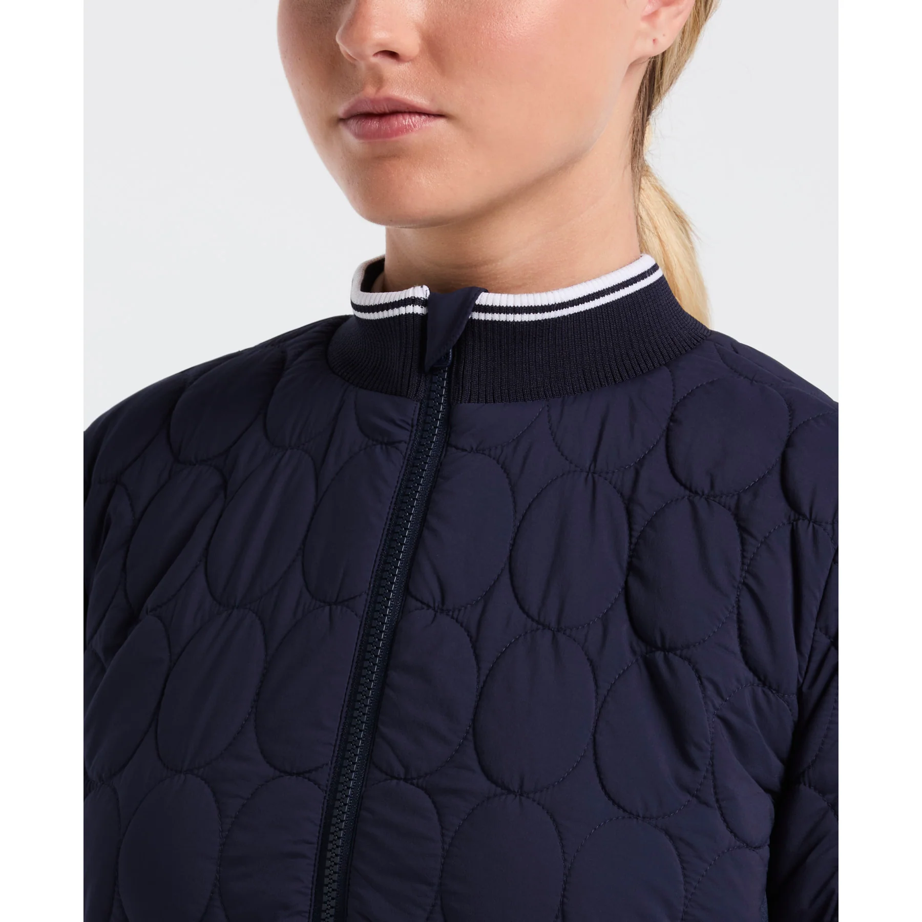Women's Quilted Golf Puffer Jacket In Black Iris - Image 3